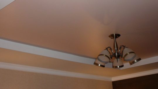 Особенности натяжных тканевых потолков